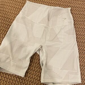 Gymshark elevate biker shorts size med